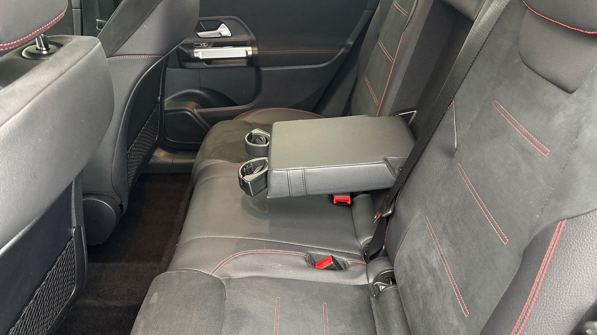 Mercedes-Benz GLB Image 9