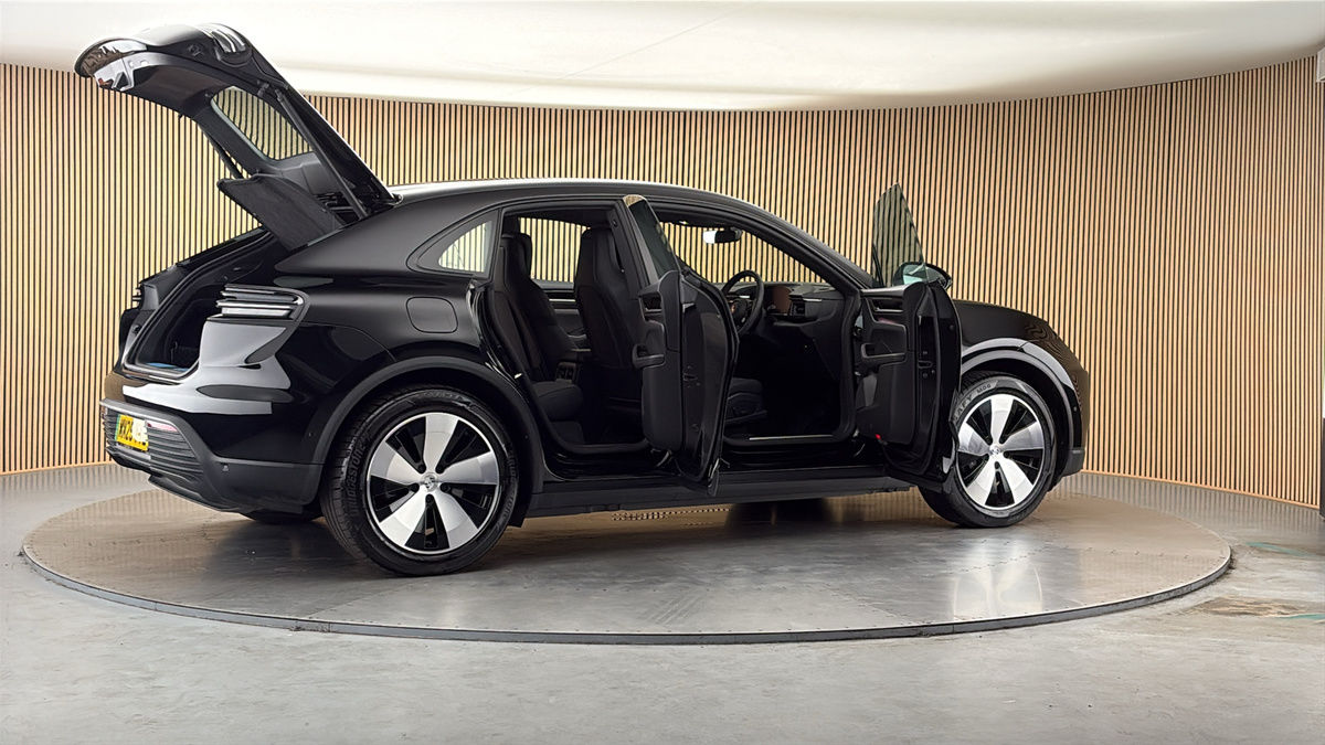 More views of Porsche Macan