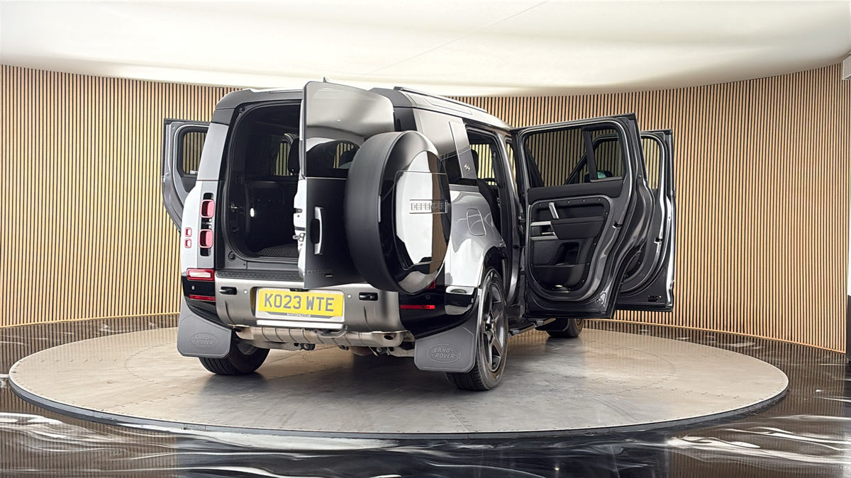 More views of Land Rover Defender 110