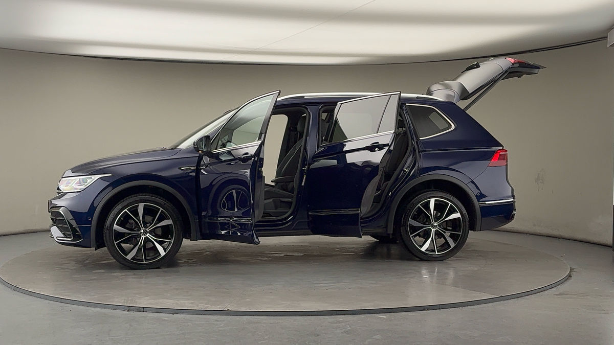 More views of Volkswagen Tiguan Allspace