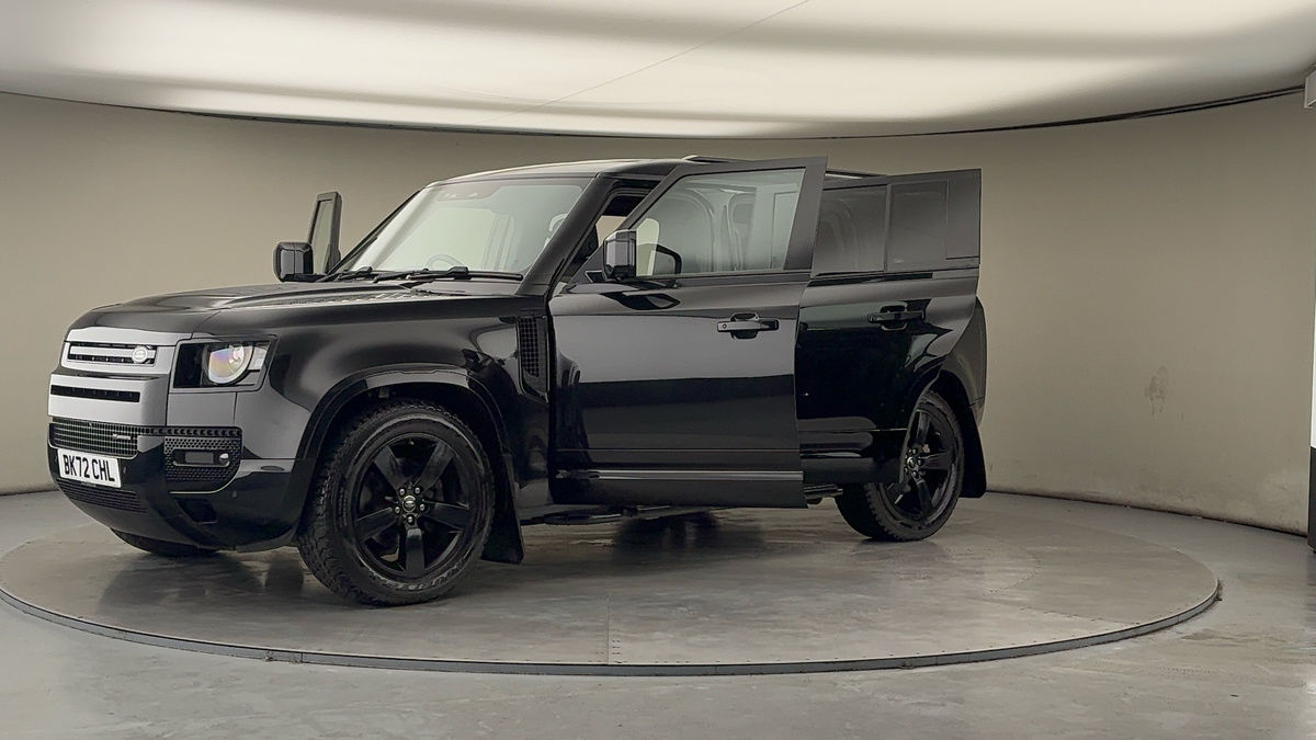 Land Rover Defender 110 Image 22