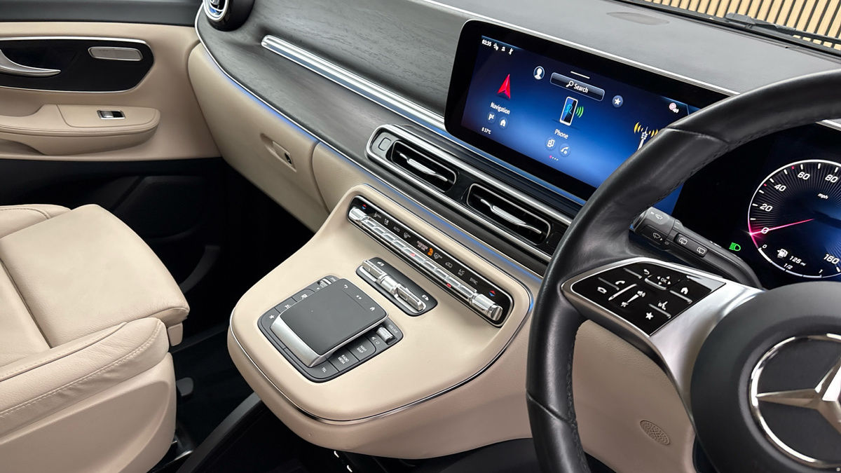Mercedes-Benz V Class Image 18
