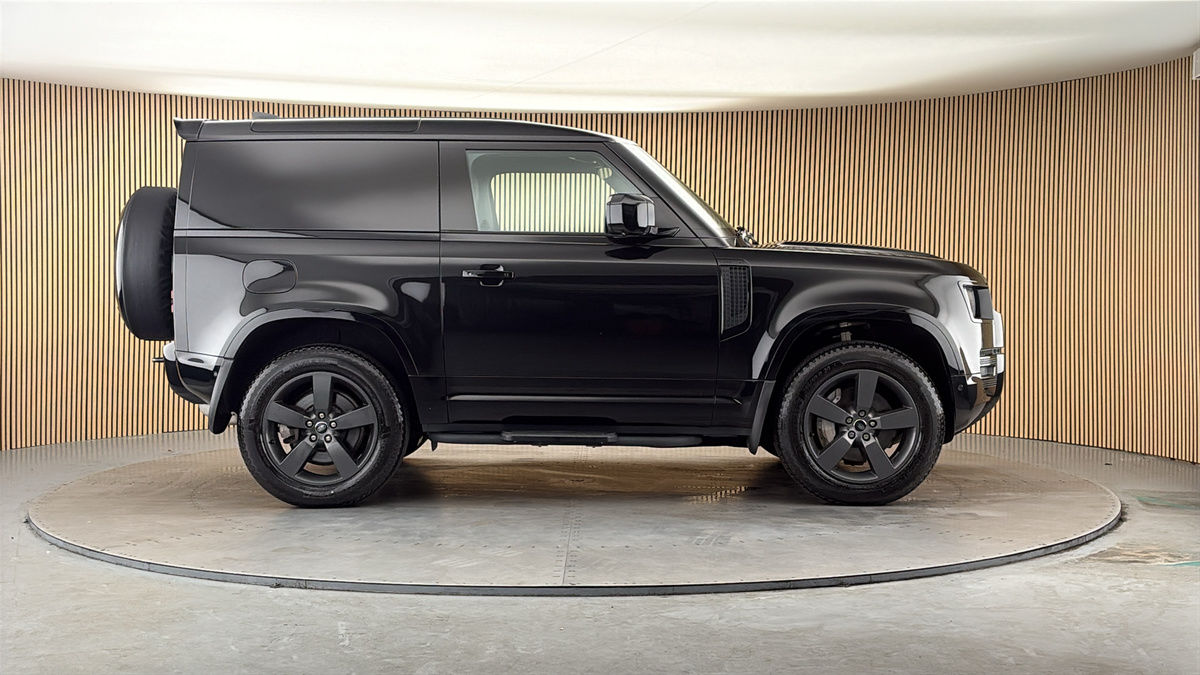 Land Rover Defender 90 Image 16