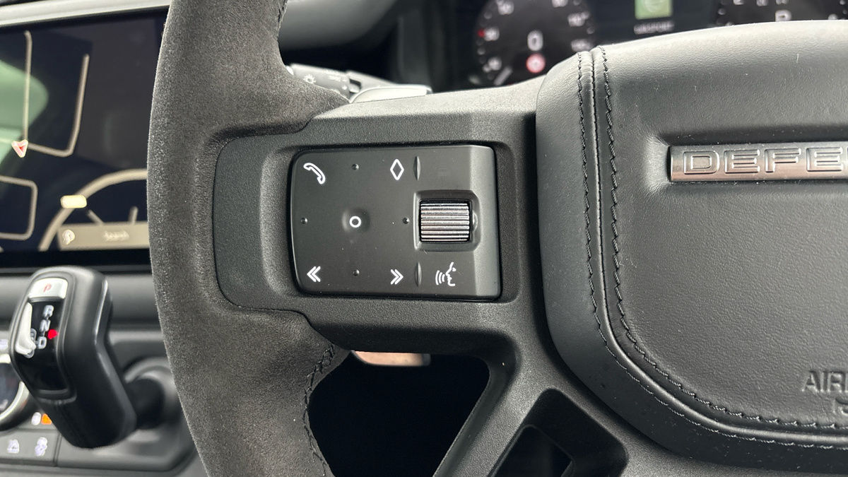 Land Rover Defender 90 Image 13