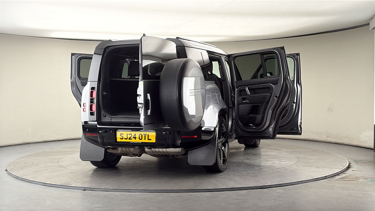 More views of Land Rover Defender 110