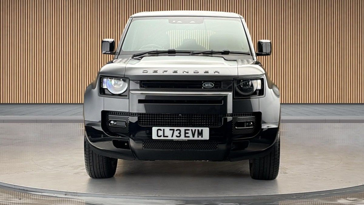 Land Rover Defender 110 Image 3