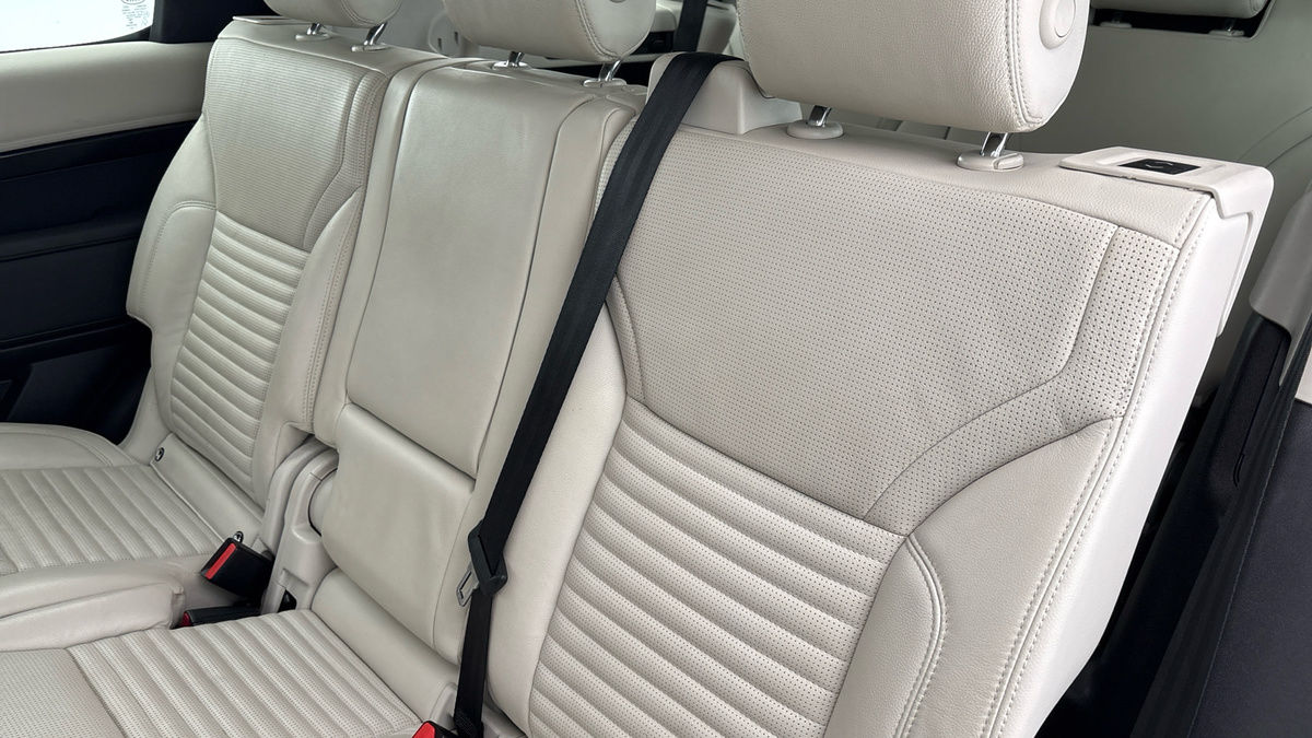 Land Rover Discovery Image 8