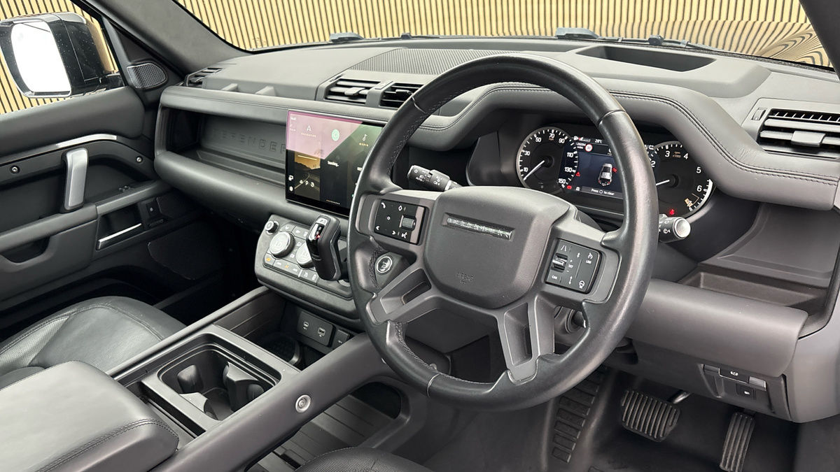 Land Rover Defender 110 Image 5