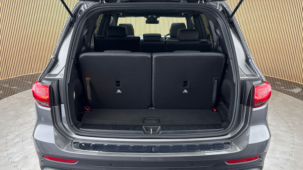 Mercedes-Benz GLB Image 11