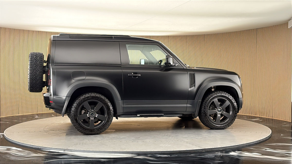 More views of Land Rover Defender 90