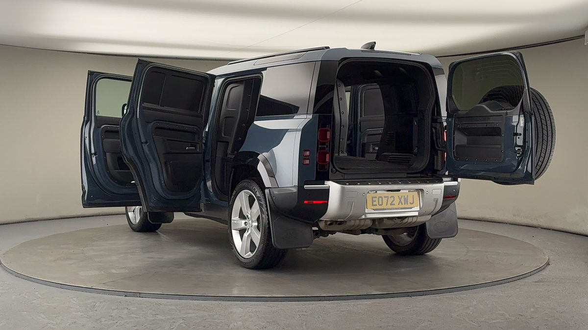 Land Rover Defender 110 Image 23