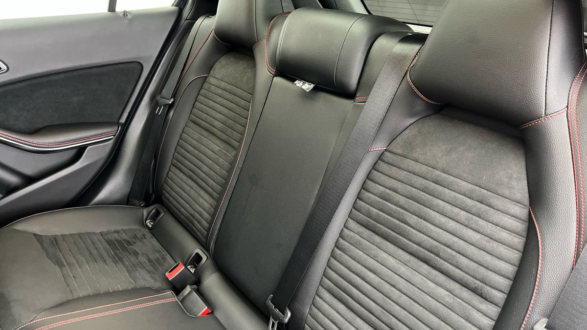 Mercedes-Benz GLA Image 8