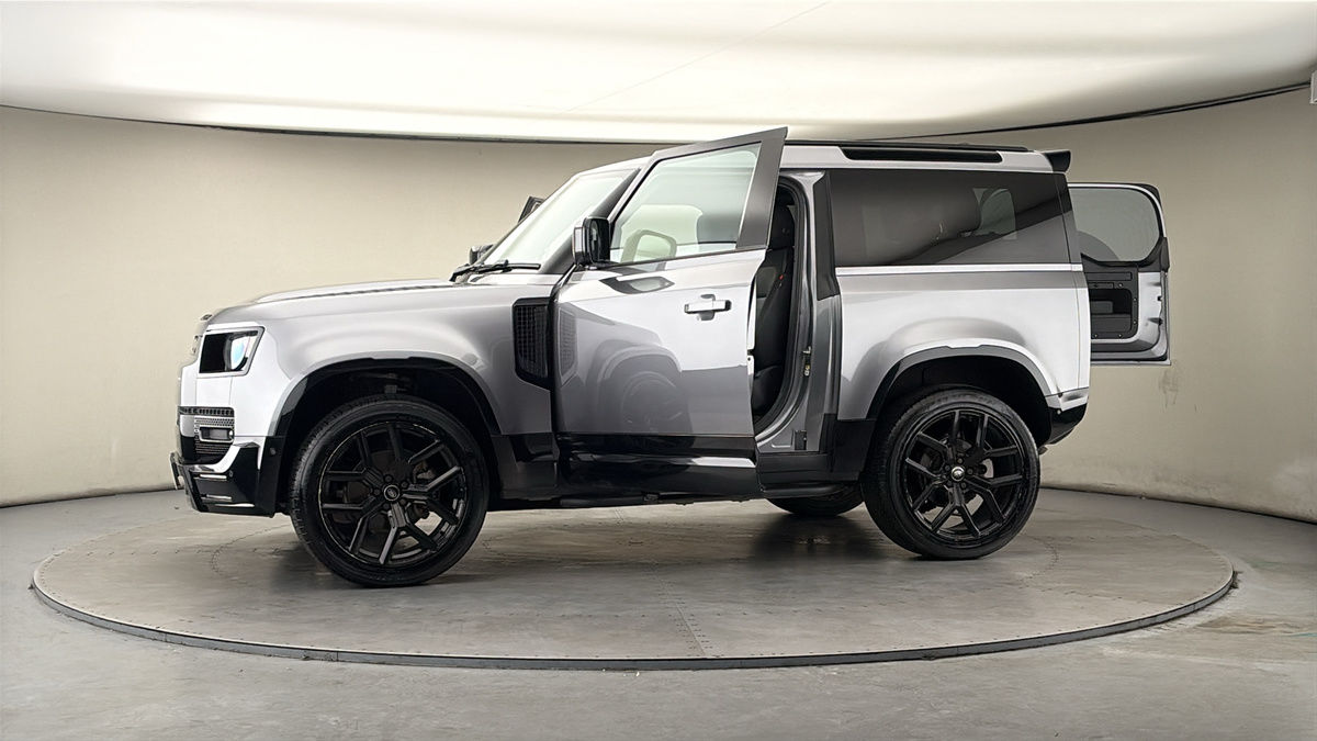 More views of Land Rover Defender 90