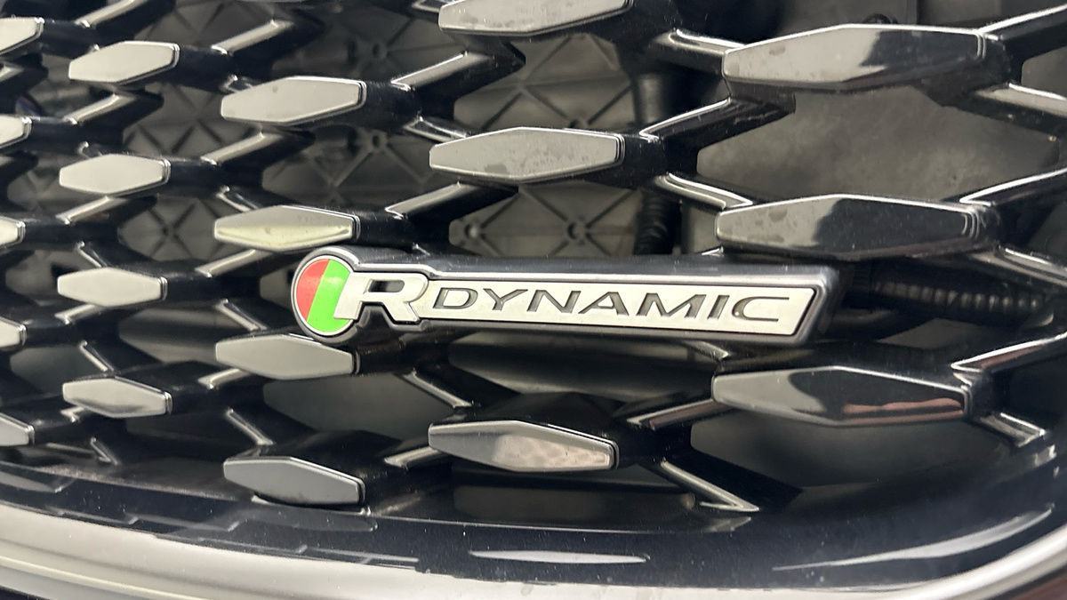 Jaguar F-PACE Image 26