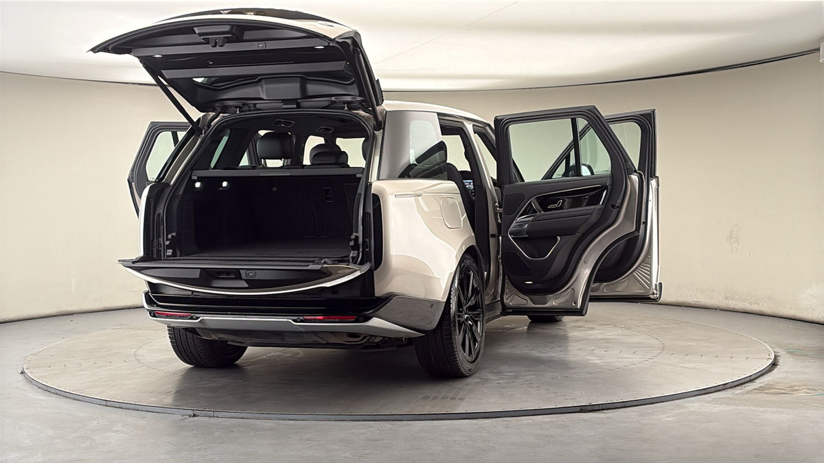 More views of Land Rover Range Rover