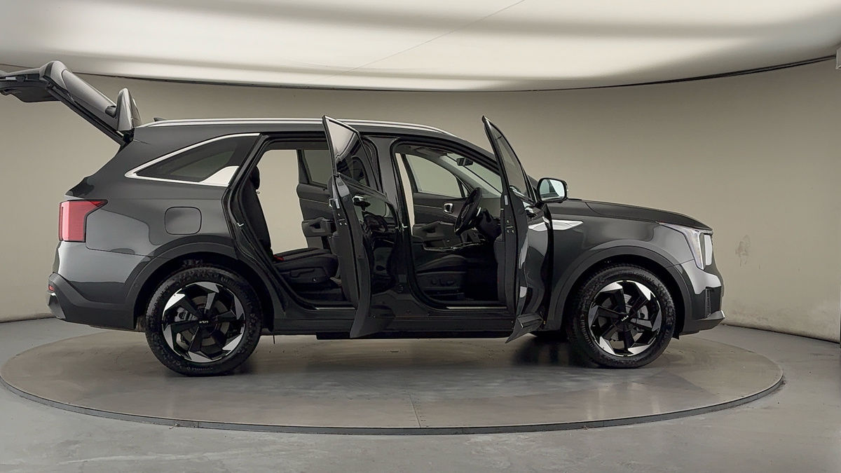 More views of Kia Sorento