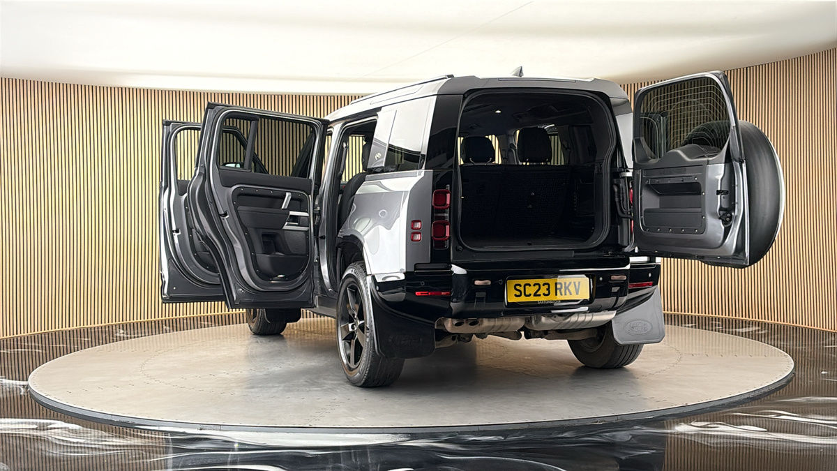 More views of Land Rover Defender 110