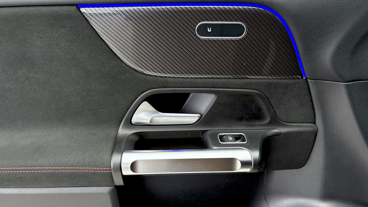 Mercedes-Benz GLB Image 19