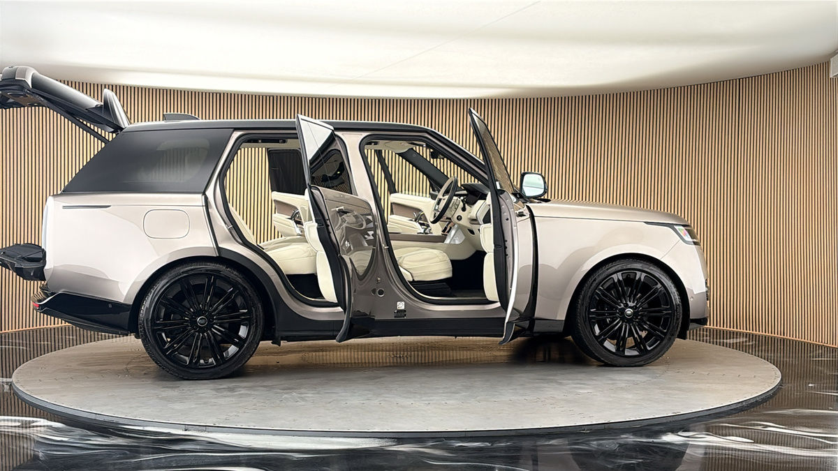 More views of Land Rover Range Rover