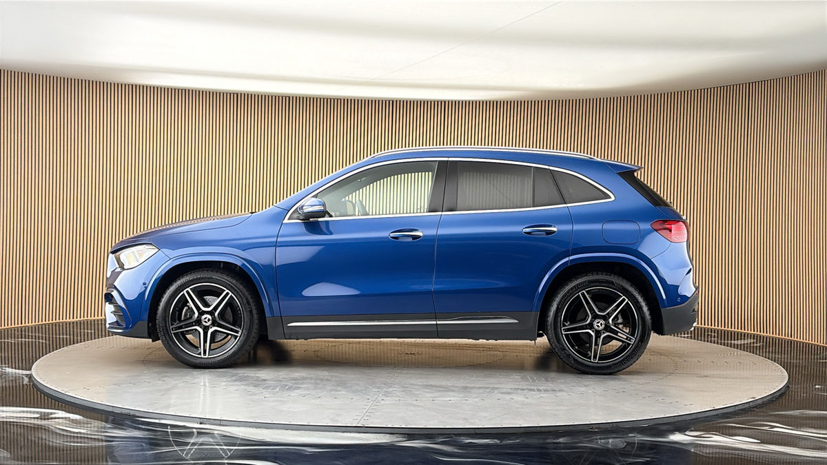 Mercedes-Benz GLA Image 15