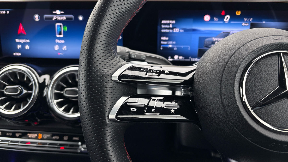 Mercedes-Benz GLB Image 13