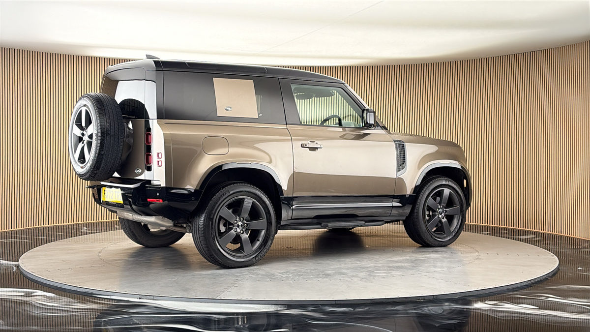 More views of Land Rover Defender 90