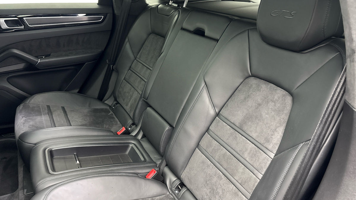 Porsche Cayenne Image 8