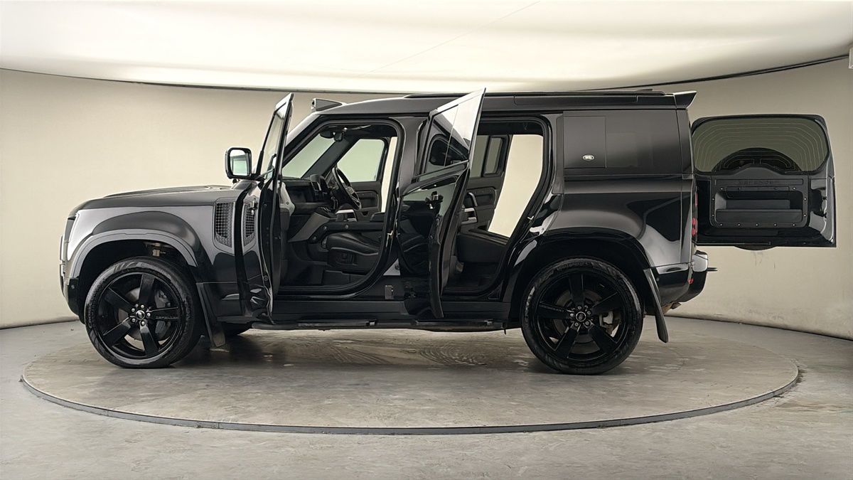 More views of Land Rover Defender 110