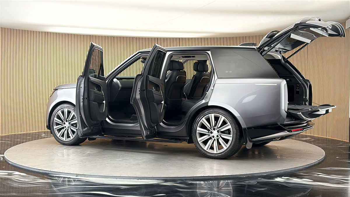 More views of Land Rover Range Rover