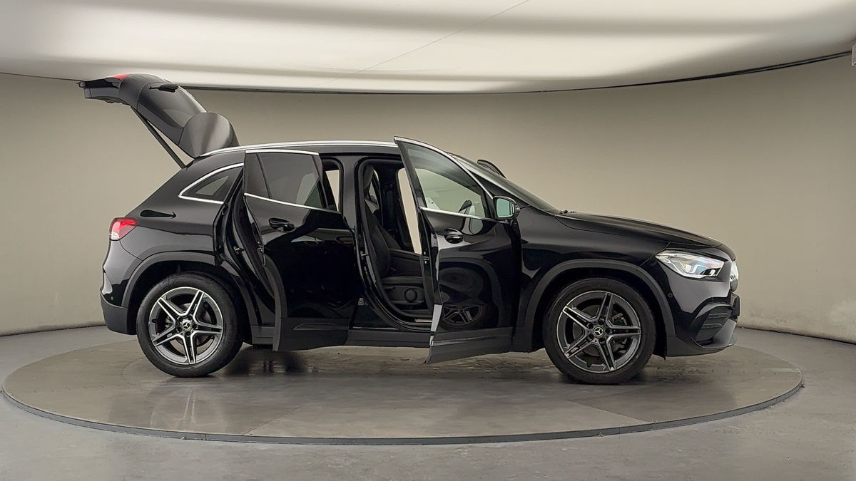 More views of Mercedes-Benz GLA