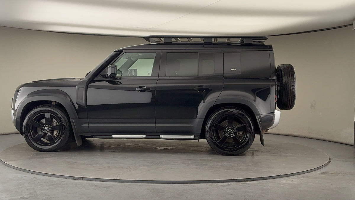 Land Rover Defender 110 Image 15