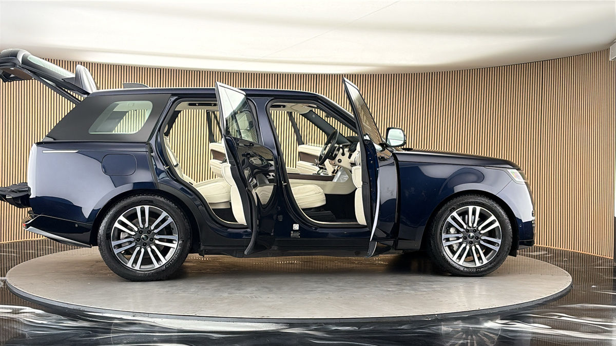 More views of Land Rover Range Rover
