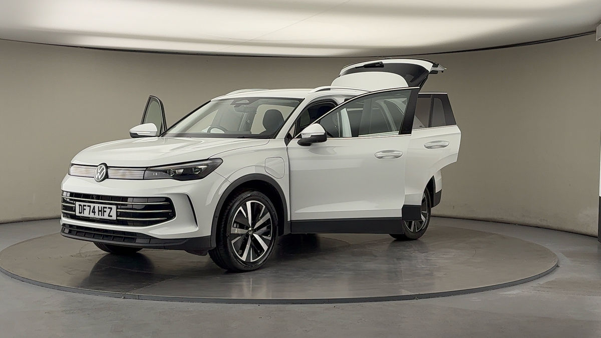 More views of Volkswagen Tiguan