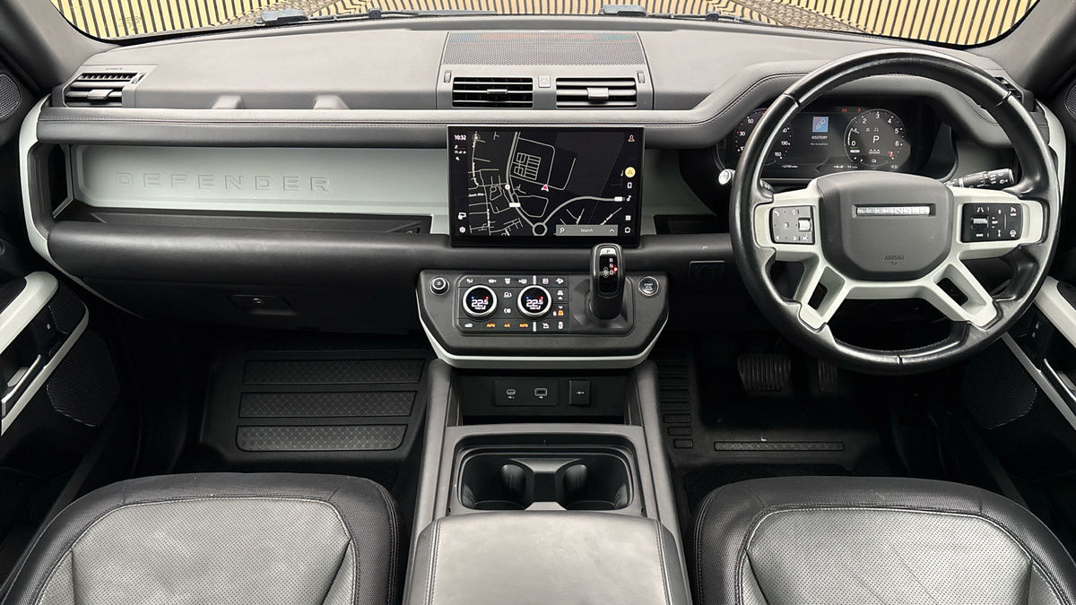 Land Rover Defender 110 Image 12