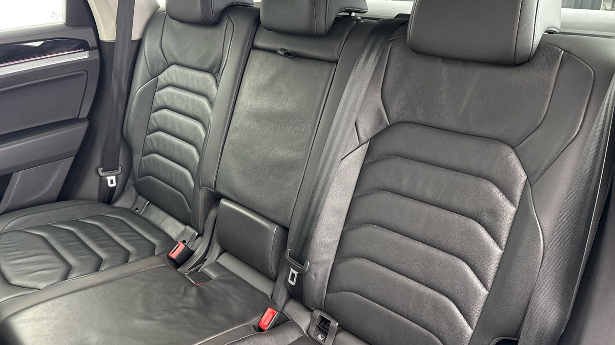 Volkswagen Touareg Image 8