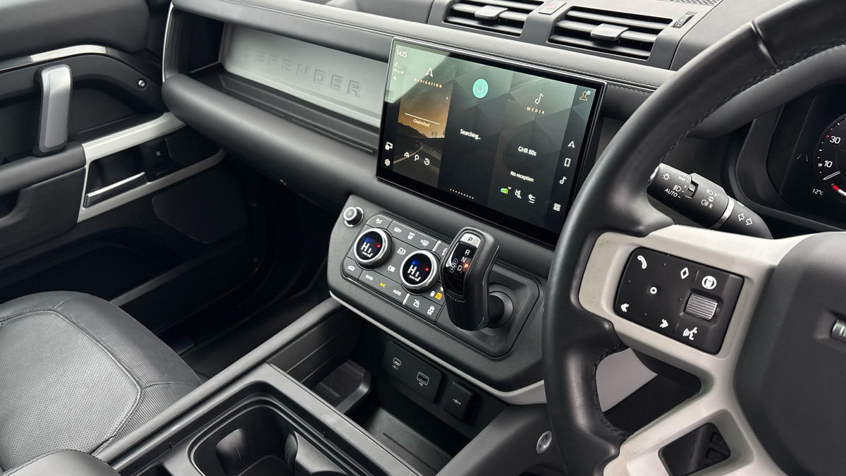 Land Rover Defender 90 Urban Image 18