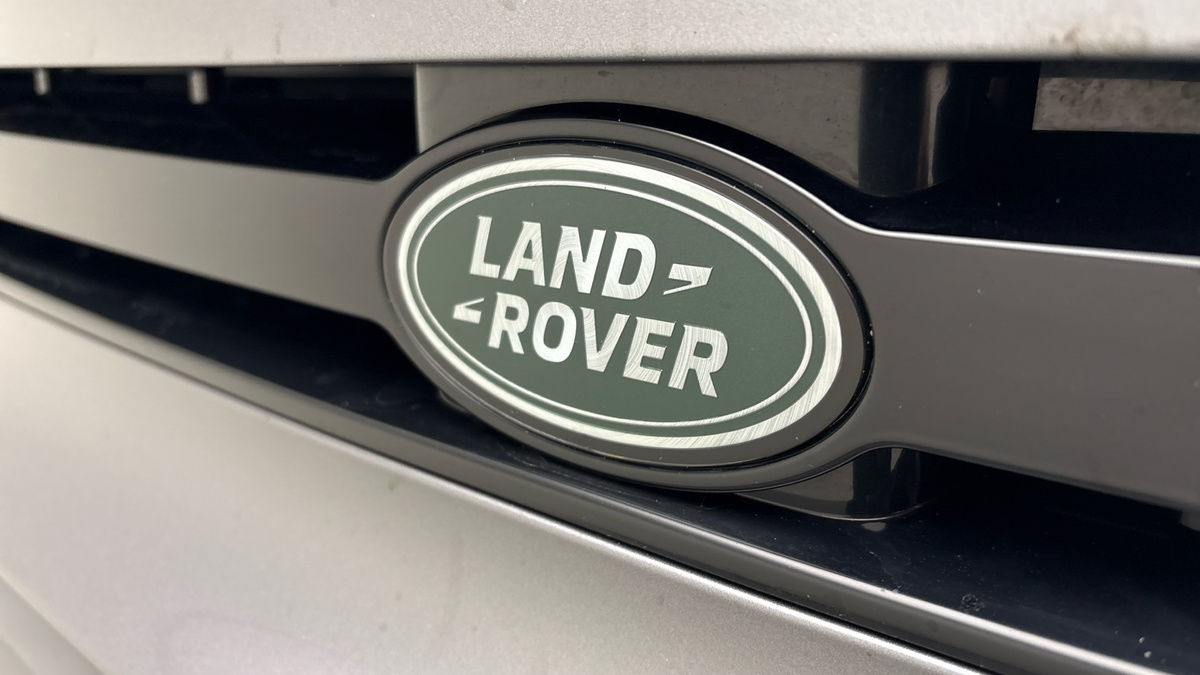 Land Rover Defender 110 Image 24