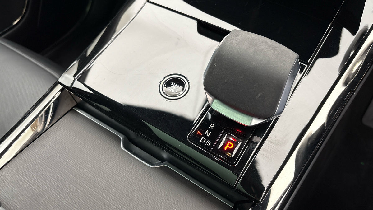 Land Rover Range Rover Sport Image 25