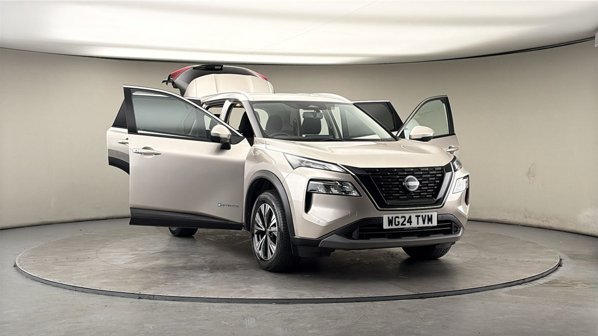 More views of Nissan X-Trail