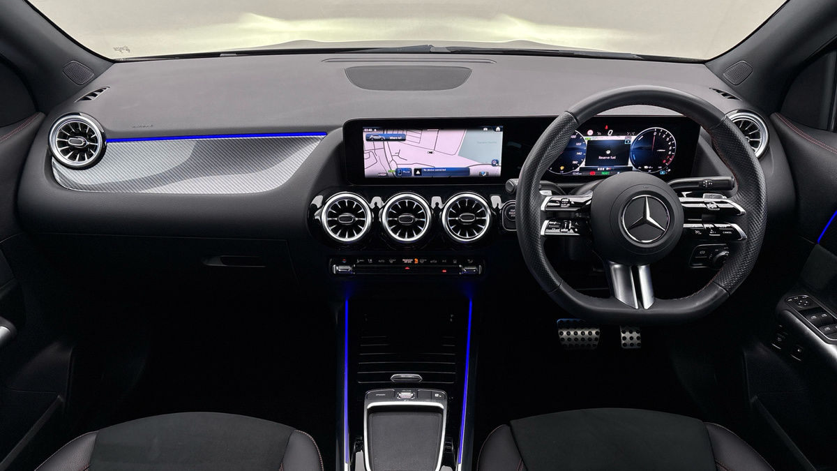 Mercedes-Benz GLA Image 12