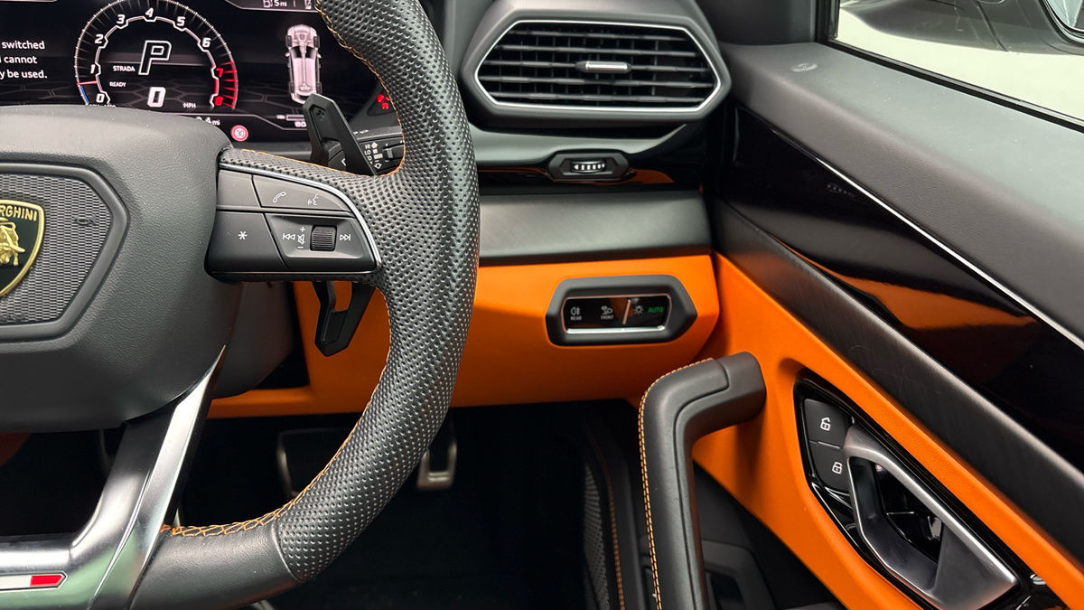 Lamborghini Urus Image 14