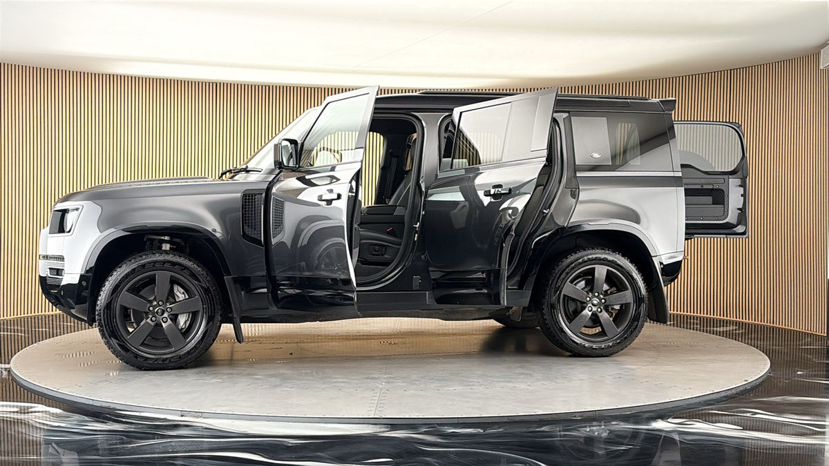 More views of Land Rover Defender 110
