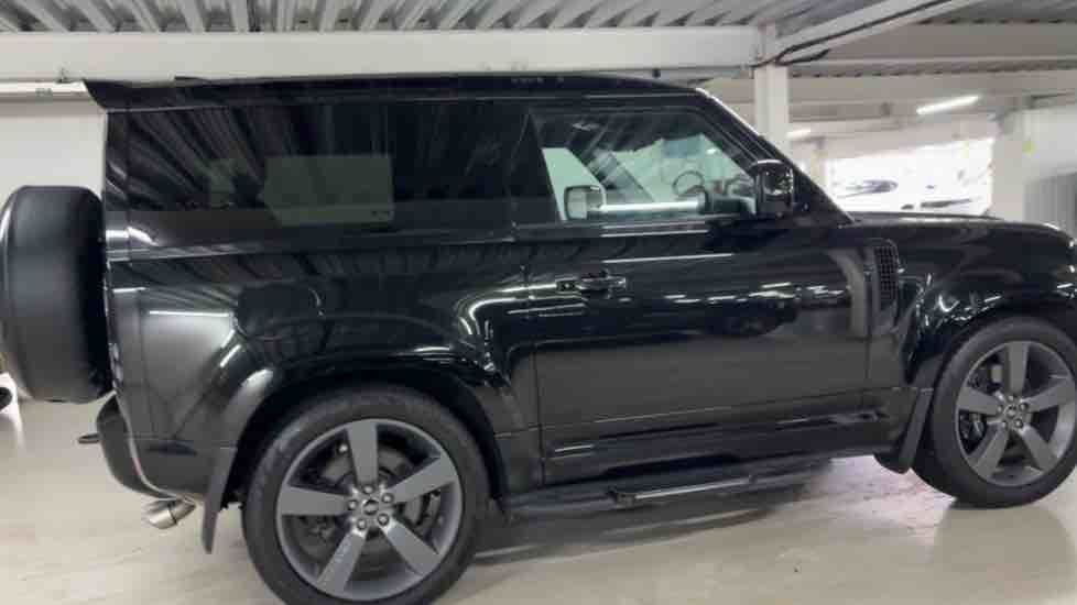 More views of Land Rover Defender 90