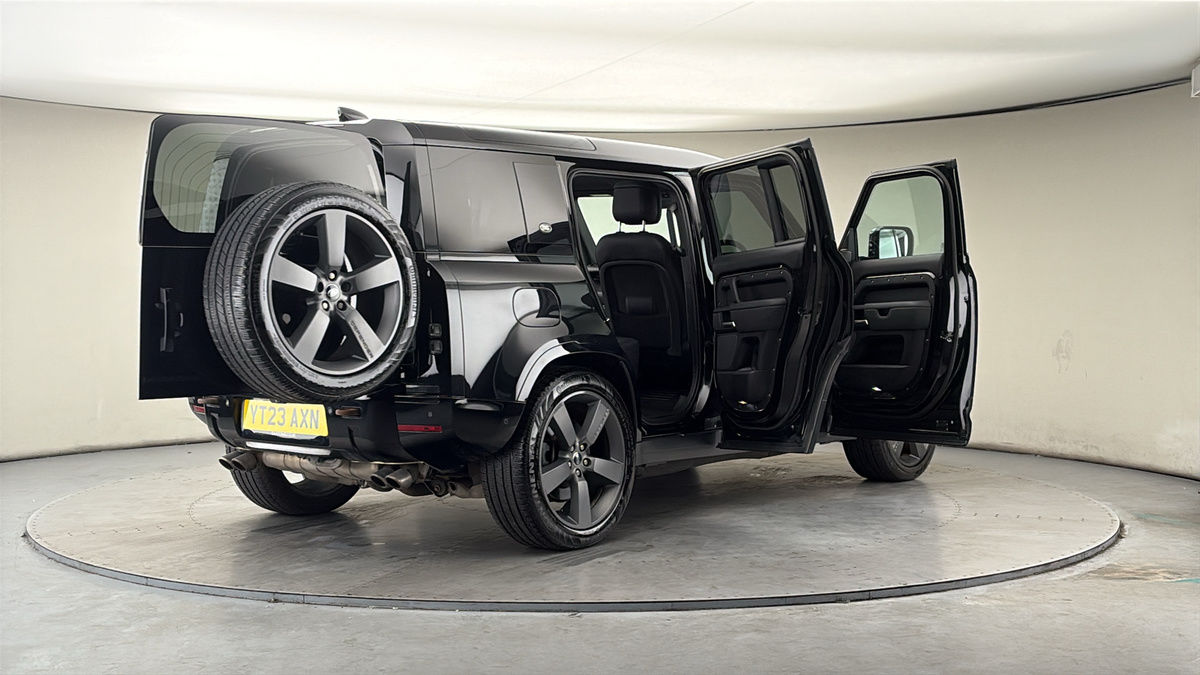 More views of Land Rover Defender 110