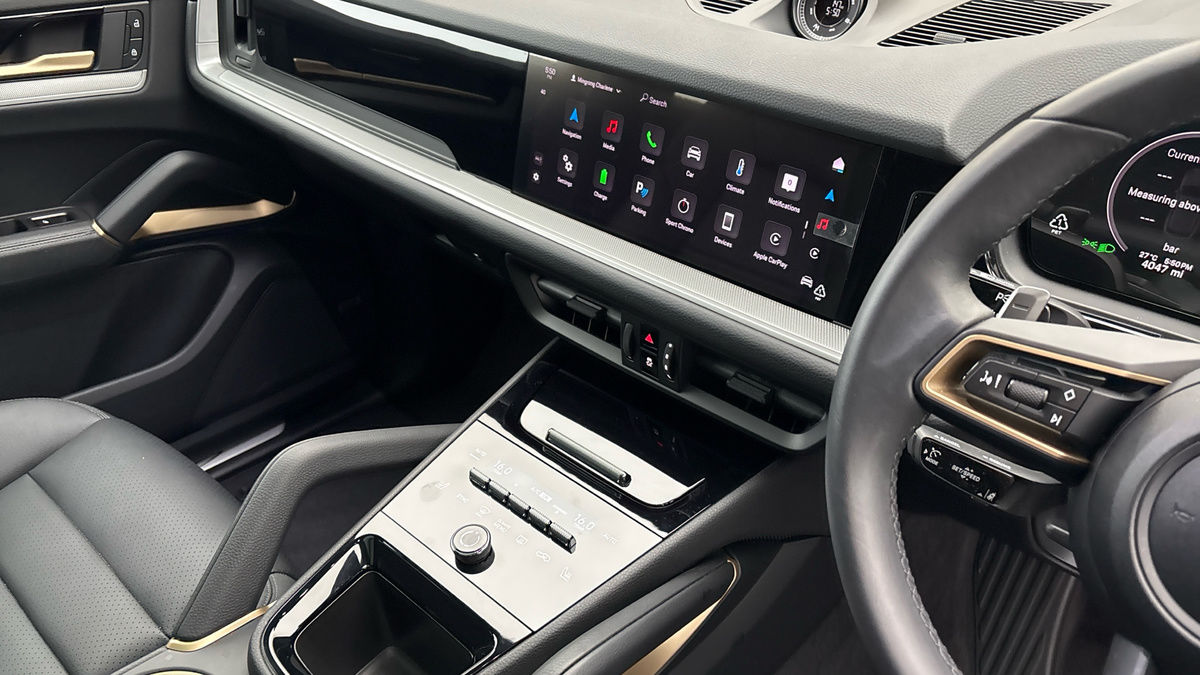 Porsche Cayenne Image 18