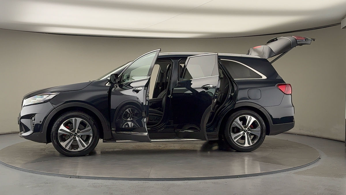 More views of Kia Sorento