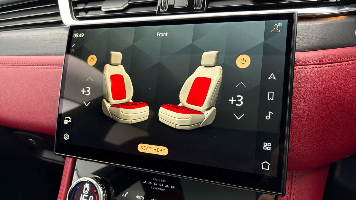 Jaguar F-PACE Image 33