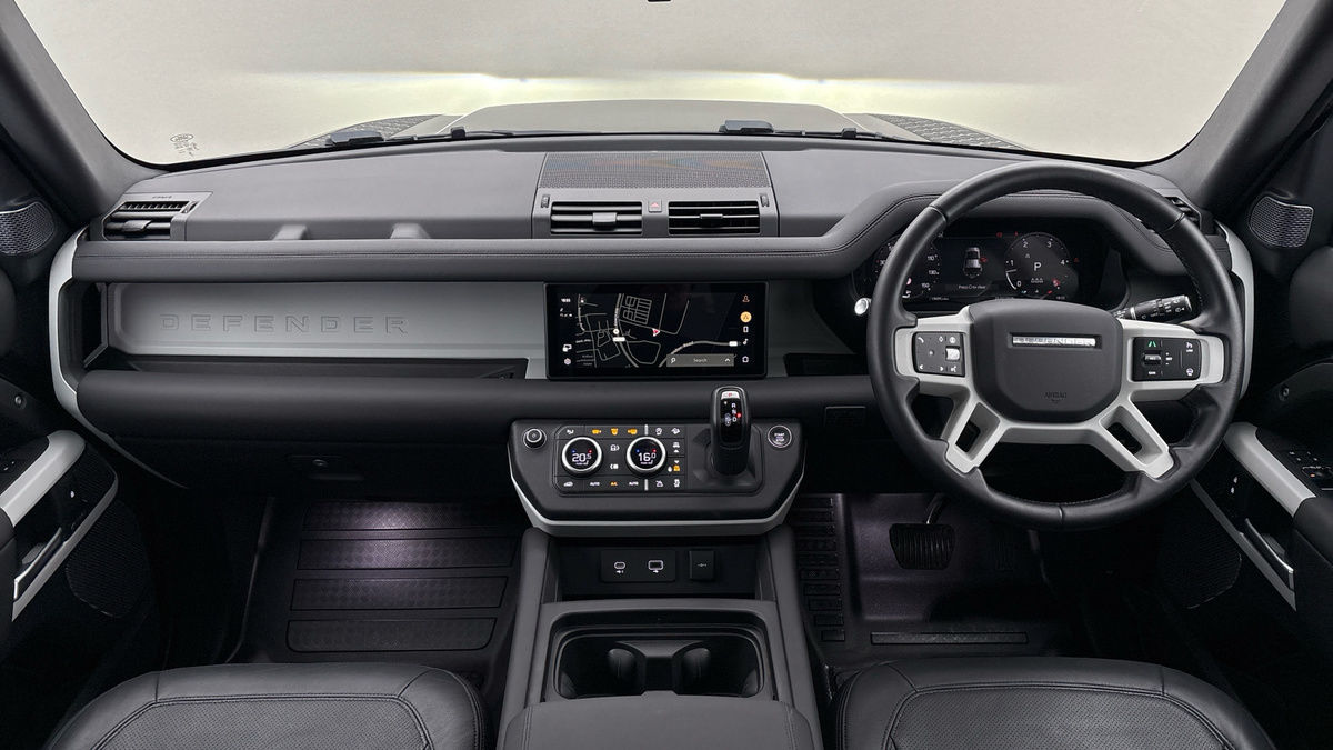 Land Rover Defender 110 Image 12