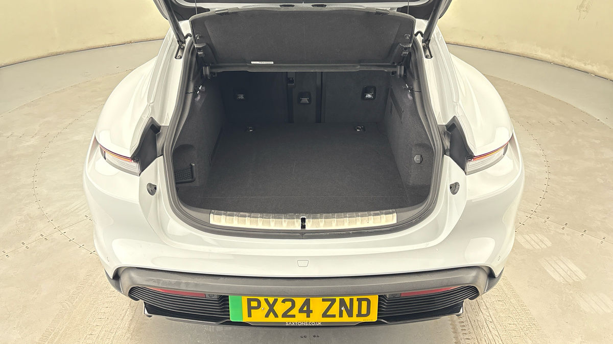 Porsche Taycan Image 11