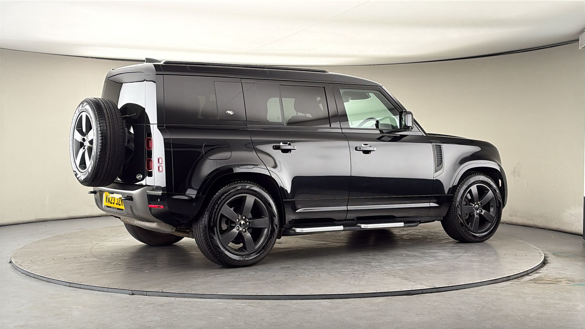 More views of Land Rover Defender 110